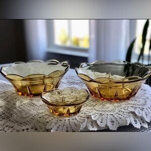 Honey Gold Amber Glass Chip & Dip Bowls Swedish Mid Century MCM
2 8x3”, 1 4x2”